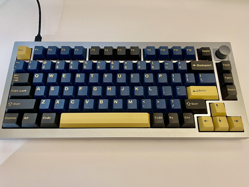 Περισσότερες πληροφορίες για "Gmk Blue Samurai+ Gmk Norse clone keycaps"