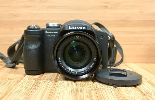 Περισσότερες πληροφορίες για "Panasonic Lumix DMC-FZ8"