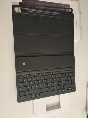 Περισσότερες πληροφορίες για "Samsung Book Cover Keybord Slim S9+"