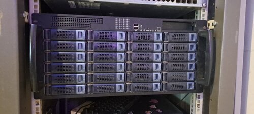 Περισσότερες πληροφορίες για "24 BAY SERVER CHASSIS"