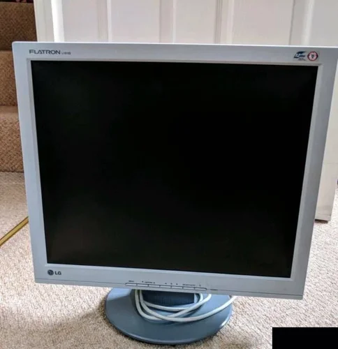 Περισσότερες πληροφορίες για "Oθόνη LG 19'' LCD L1915S"