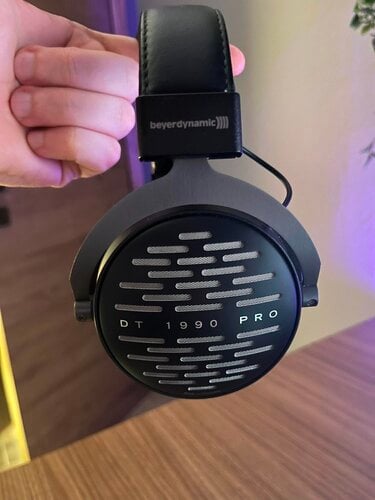 Περισσότερες πληροφορίες για "Beyerdynamic DT 1990 PRO"