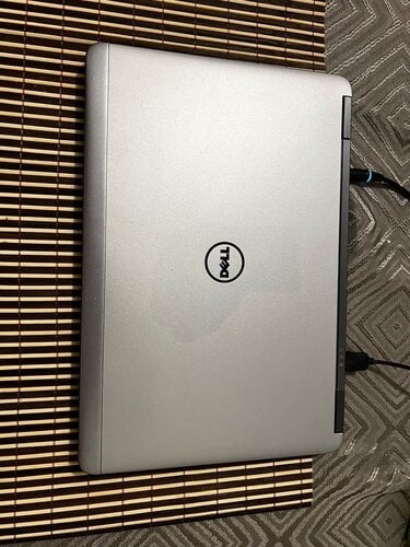 Περισσότερες πληροφορίες για "Dell Latitude E7240"