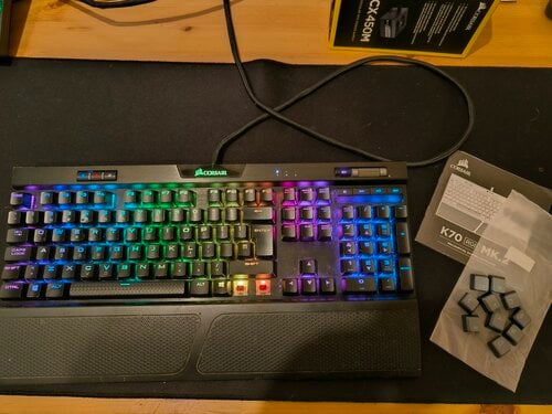 Περισσότερες πληροφορίες για "Corsair K70 MK.2 RGB keyboard"