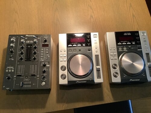 Περισσότερες πληροφορίες για "Pioneer DJM-400,CDJ-200(2)"