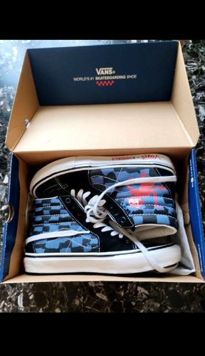 Περισσότερες πληροφορίες για "Vans Sk8-Hi (Krooked by Natas for Ray Babbee)"