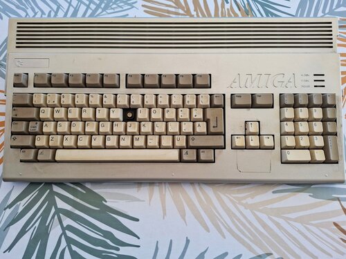 Περισσότερες πληροφορίες για "AMIGA 1200 CASE / KEYBOARD / POWER LEDS"