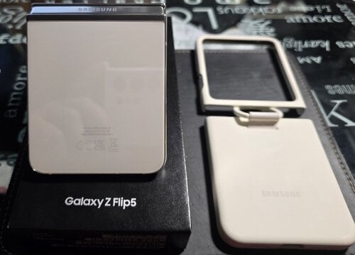 Περισσότερες πληροφορίες για "SAMSUNG Z FLIP 5 8-256GB (CREAM)"