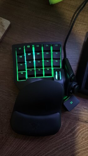 Περισσότερες πληροφορίες για "KEYPAD RAZER TARTARUSV2"