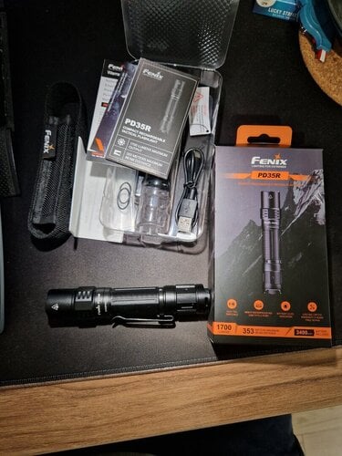 Περισσότερες πληροφορίες για "Fenix PD35R tactical flashlight"