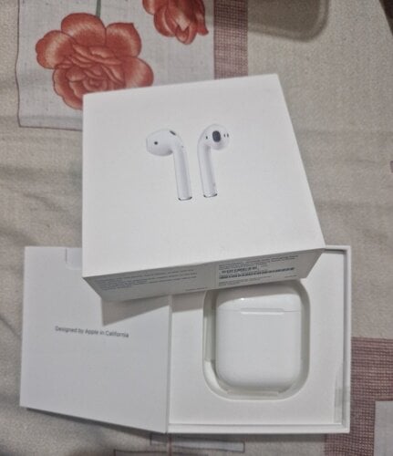 Περισσότερες πληροφορίες για "Apple AirPods (2nd generation) Earbud Bluetooth Handsfree Ακουστικά με Θήκη Φόρτισης Λευκά"