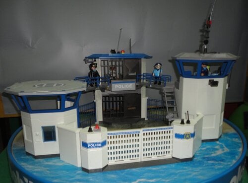 Περισσότερες πληροφορίες για "Playmobil City Action Αρχηγείο Αστυνομίας και Φυλακή Ασφαλείας"