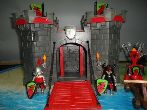 Περισσότερες πληροφορίες για "Playmobil 5803 - Knight's Take Along Castle"