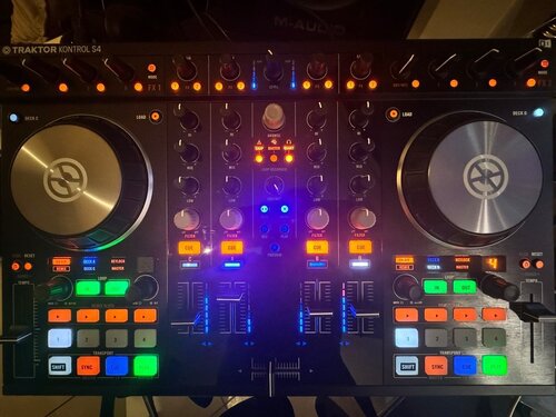 Περισσότερες πληροφορίες για "Native Instruments Traktor Kontrol S4 MKII"