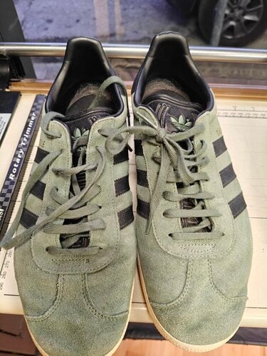 Περισσότερες πληροφορίες για "ADIDAS GAZELLE  3 ΖΕΥΓΑΡΙΑ SIZE 44"