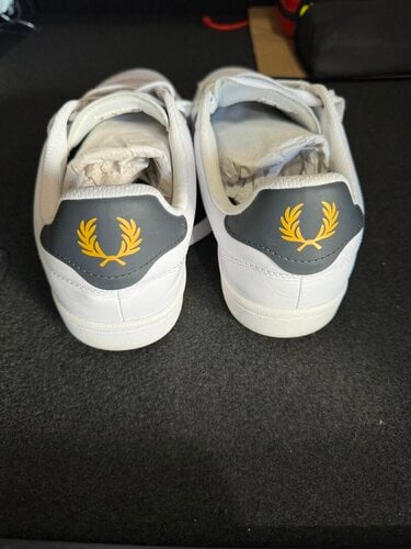 Περισσότερες πληροφορίες για "SNEAKER FRED PERRY"