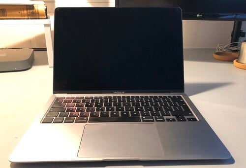 Περισσότερες πληροφορίες για "Macbook Air 2020 13'"