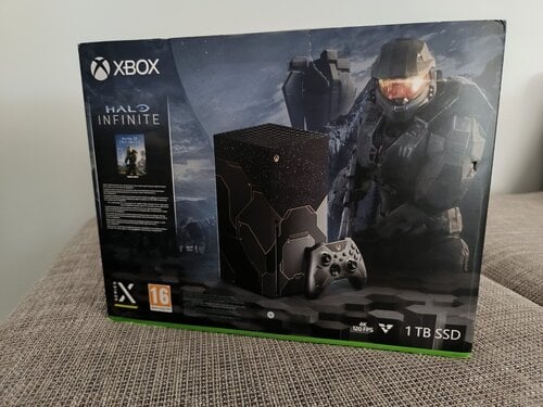 Περισσότερες πληροφορίες για "Κονσόλα Microsoft Xbox Series X 1TB [Halo Infinite Limited Edition]"