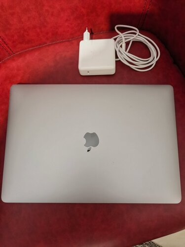 Περισσότερες πληροφορίες για "Apple 15" MacBook Pro 2017 i7 16gb 256gb ssd"