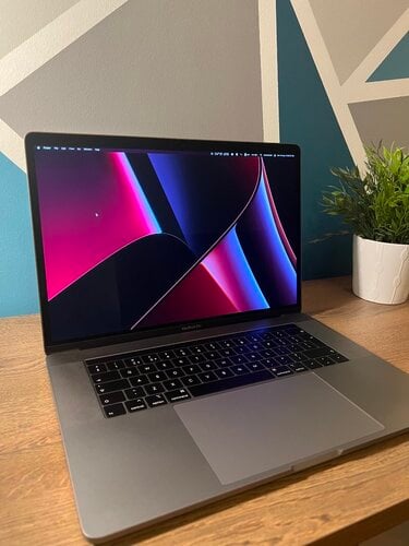 Περισσότερες πληροφορίες για "Macbook Pro 2018 / 15.6" with Touchbar / i8 2.9GHz / 32GB RAM / 500GB"