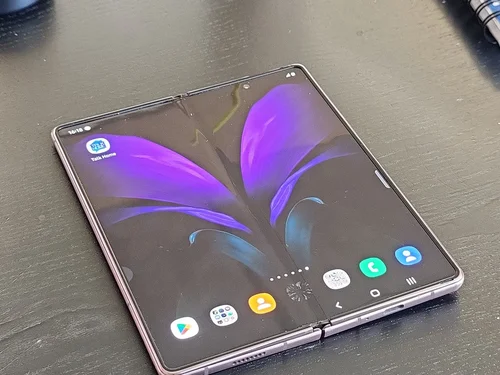 Περισσότερες πληροφορίες για "Samsung Galaxy Z Fold2 5G (Μπρούτζινο 12/256 GB) συν 3 θήκες μόνο 350 ευρώ"