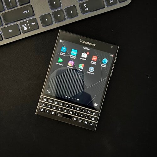 Περισσότερες πληροφορίες για "BlackBerry Passport QWERTY (Μαύρο/32 GB)"