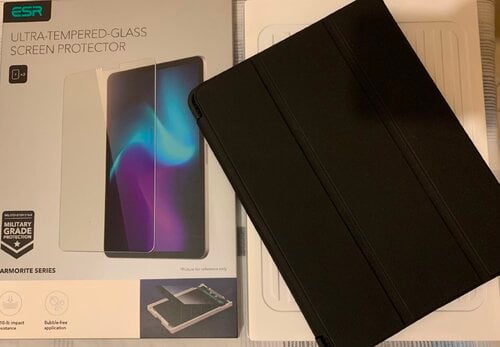 Περισσότερες πληροφορίες για "iPad ESR Armorite Protection + Smart Folio Case"