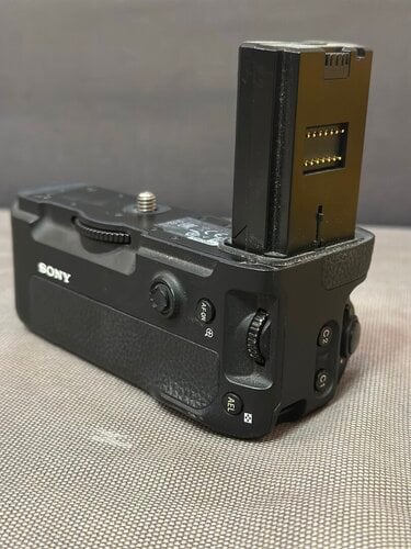 Περισσότερες πληροφορίες για "Sony Battery grip for A7iii"