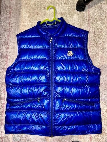 Περισσότερες πληροφορίες για "Moncler Gui color blue size 4"