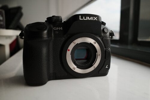 Περισσότερες πληροφορίες για "Panasonic Lumix DMC-GH4 με Speed Booster και Sigma 18-35 1.8"