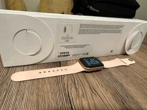 Περισσότερες πληροφορίες για "Apple Watch SE 40MM Gold Aluminium Case Pink Sand Sport Band / Model A2351"