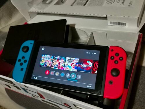 Περισσότερες πληροφορίες για "Nintendo Switch 32GB Red/Blue Joy-Con (2019 edition)"