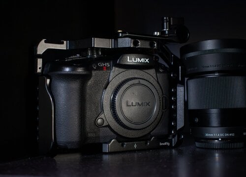 Περισσότερες πληροφορίες για "Panasonic Lumix GH5M2 + MFT ΦΑΚΟΙ"