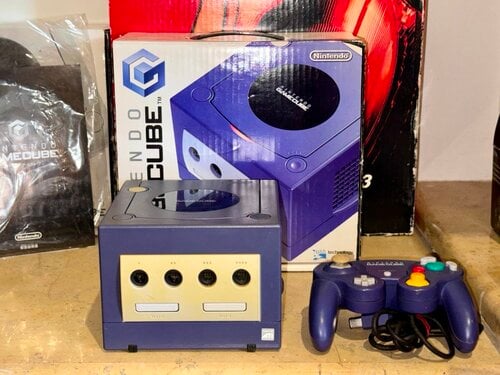 Περισσότερες πληροφορίες για "Nintendo GameCube Indigo τσιπαρισμένo - Boxed Complete"