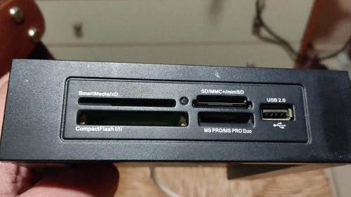 Περισσότερες πληροφορίες για "USB Media Card Reader Drive"