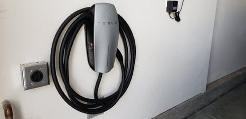 Περισσότερες πληροφορίες για "Tesla - Wall Connector Charger"