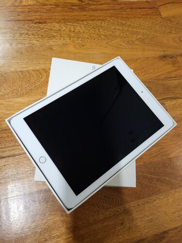 Περισσότερες πληροφορίες για "9.7" iPad Pro 1st Gen (WiFi) / 32GB / MLMP2LL/A"