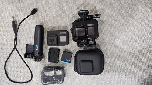 Περισσότερες πληροφορίες για "Go Pro 8 Hero Black + accessories"