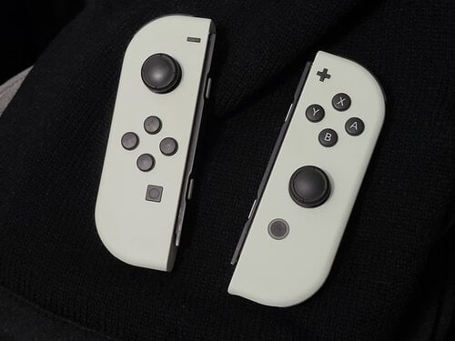 Περισσότερες πληροφορίες για "joycons και dock από switch oled"