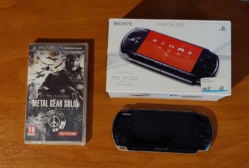 Περισσότερες πληροφορίες για "PSP Slim lite Boxed + Games"