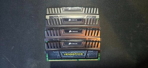 Περισσότερες πληροφορίες για "CORSAIR VENGEANCE 16GB (4x4GB) DDR3 1600MHz CMZ8GX3M2A1600C8"