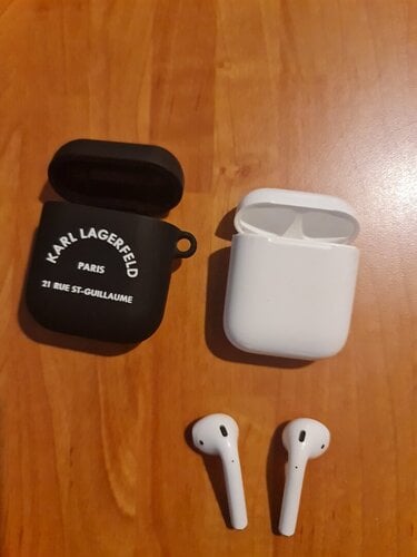 Περισσότερες πληροφορίες για "Apple airpods gen 1 +θηκη (δεν κραταει μπαταρια)"