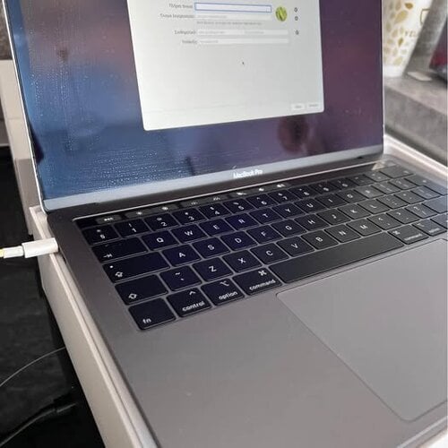 Περισσότερες πληροφορίες για "MacBook Pro 13' - i7 2.8GHz up to 4.7GHz - 16GB RAM - 1 TB SSD"