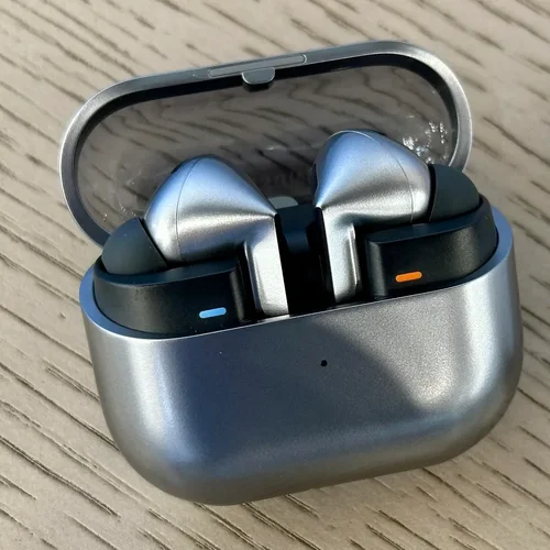 Περισσότερες πληροφορίες για "Samsung Galaxy Buds3 Pro (Ασημί)  Buds 3 Pro"