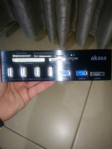 Περισσότερες πληροφορίες για "AKASA card reader"