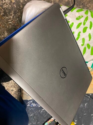 Περισσότερες πληροφορίες για "Dell Latitude E7440"