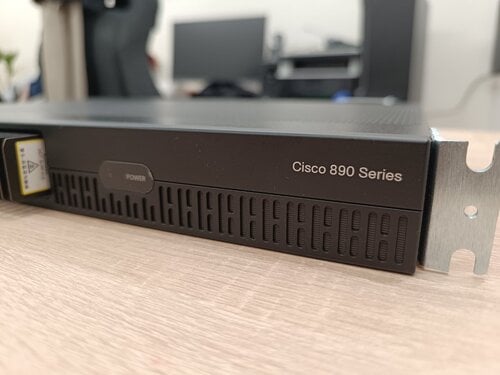 Περισσότερες πληροφορίες για "Cisco c891-24x router switch"