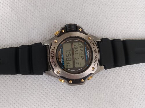 Περισσότερες πληροφορίες για "Vintage Casio Digital Watch Dep-700 Titanium Diver Scuba Log Memory 1473 200m"