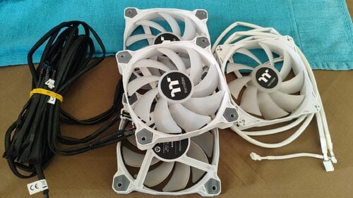 Περισσότερες πληροφορίες για "Thermaltake Pure 12 ARGB Case Fan 120mm με Σύνδεση 4-Pin PWM 7τμχ Λευκά"