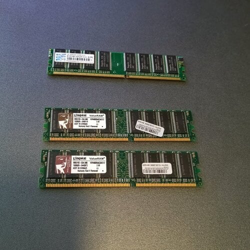 Περισσότερες πληροφορίες για "3 Μνήμες DDR SDRAM"